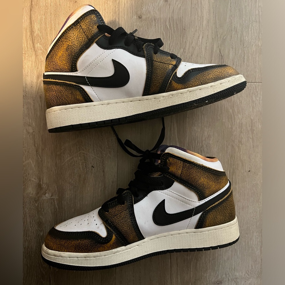 AIR JORDAN 1 MID SE